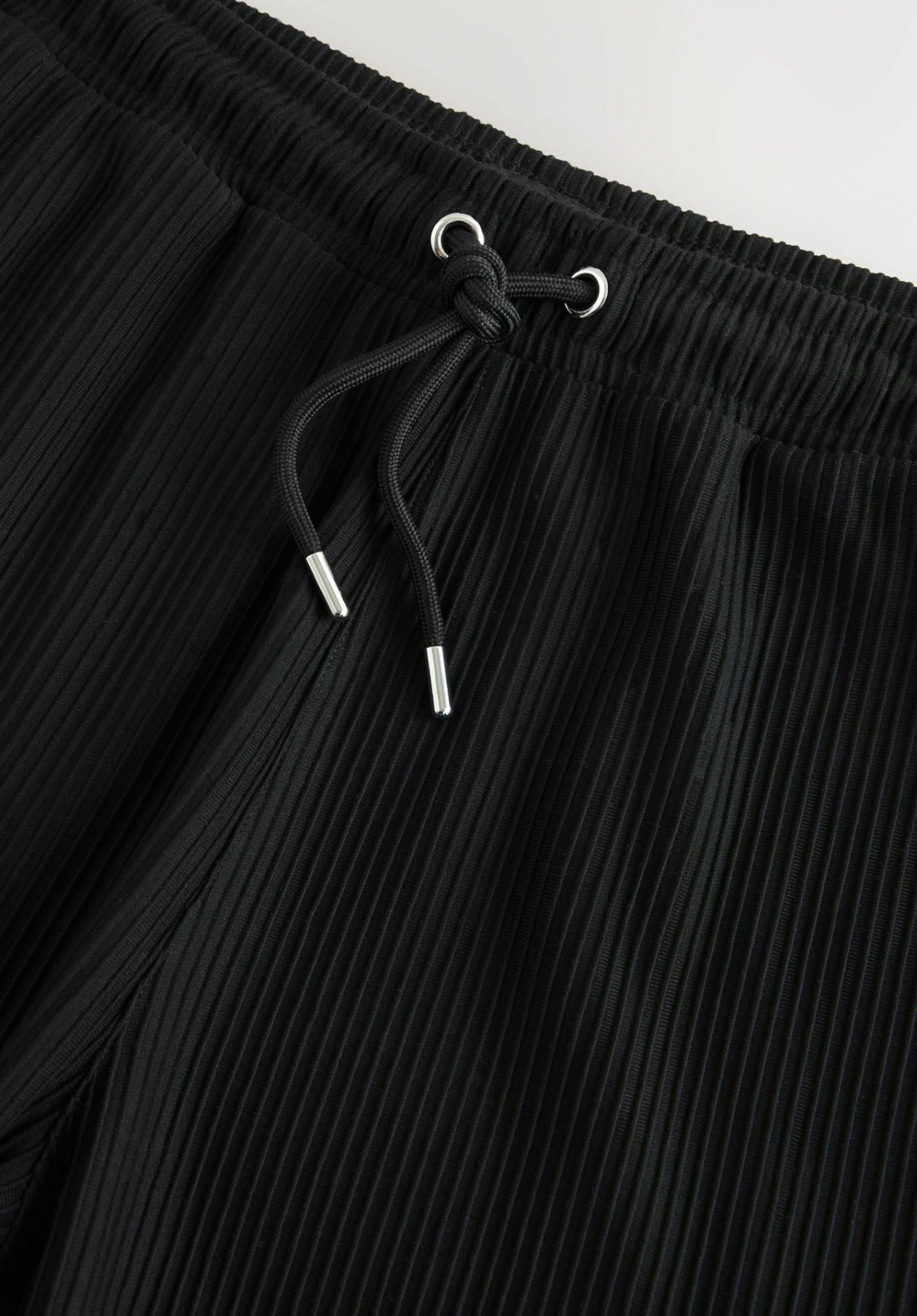 NEXT SHORTS - BLACK