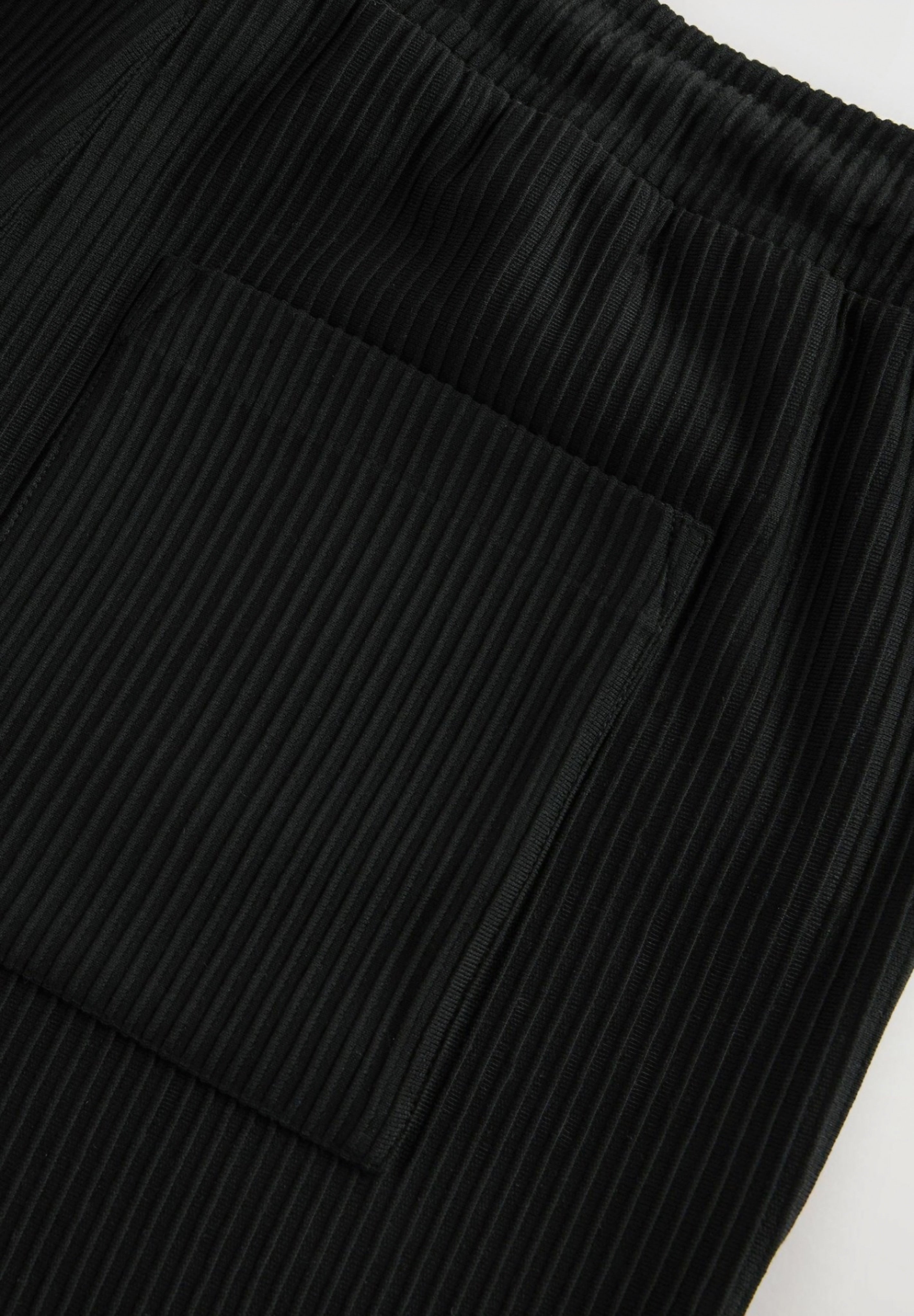 NEXT SHORTS - BLACK