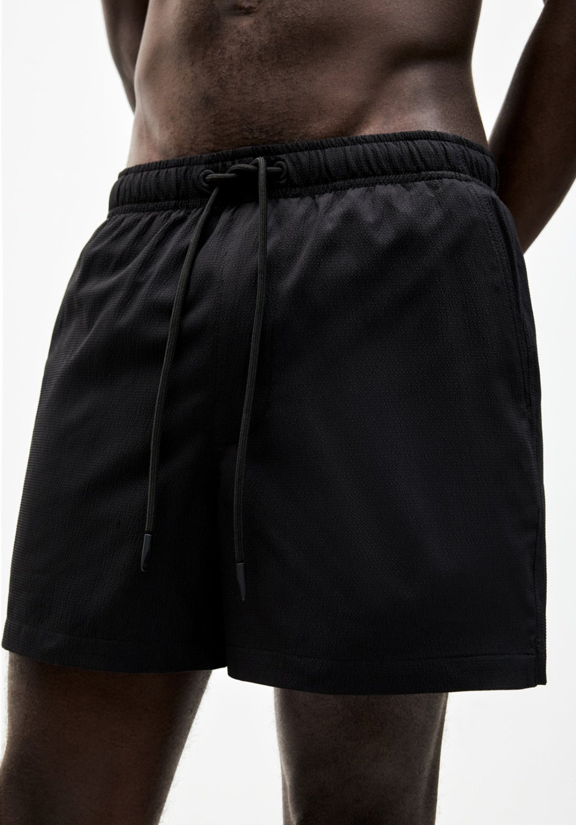 PULL&BEAR TEXTURED - SWIM SHORTS - BLACK